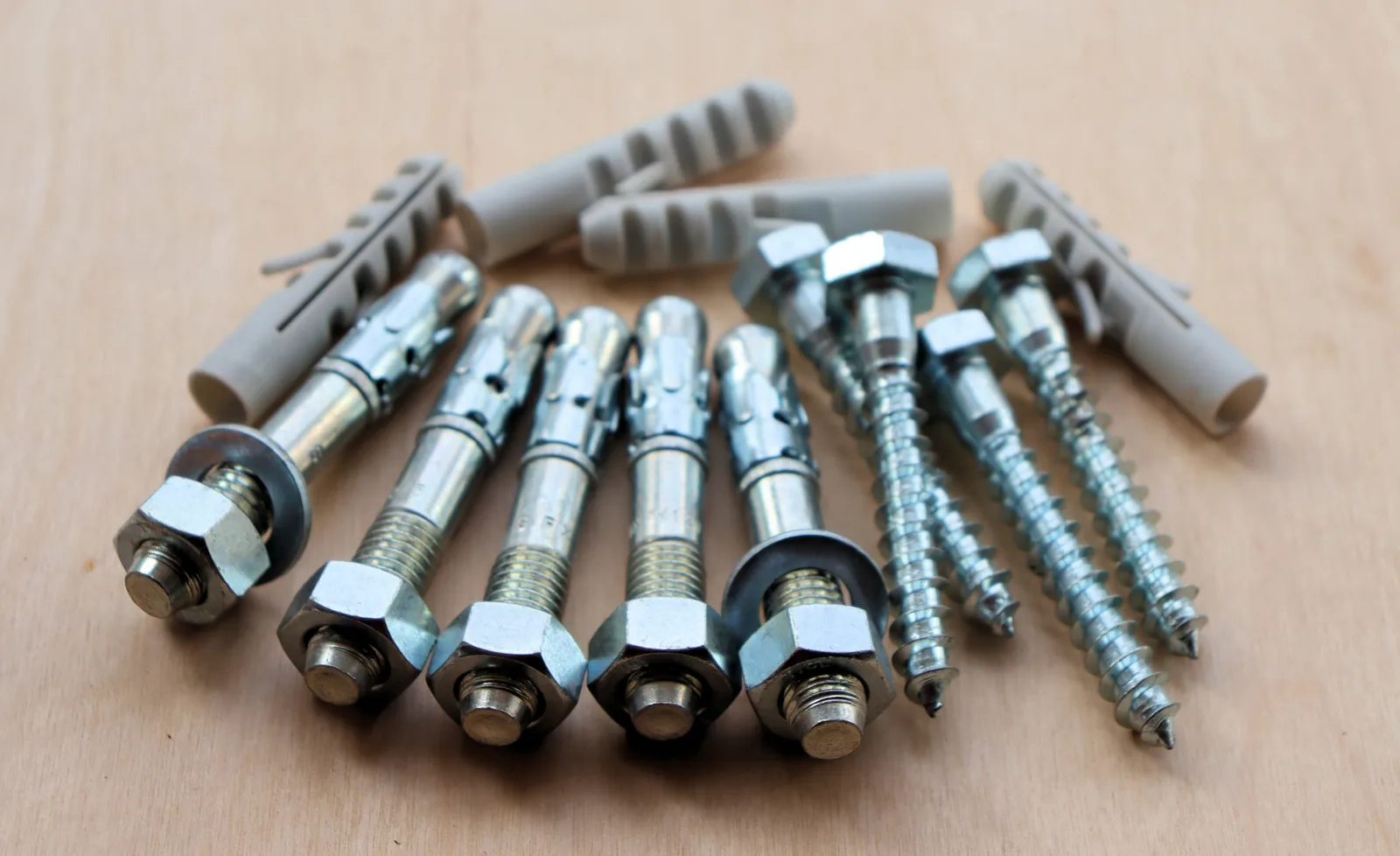 Anchors and screws